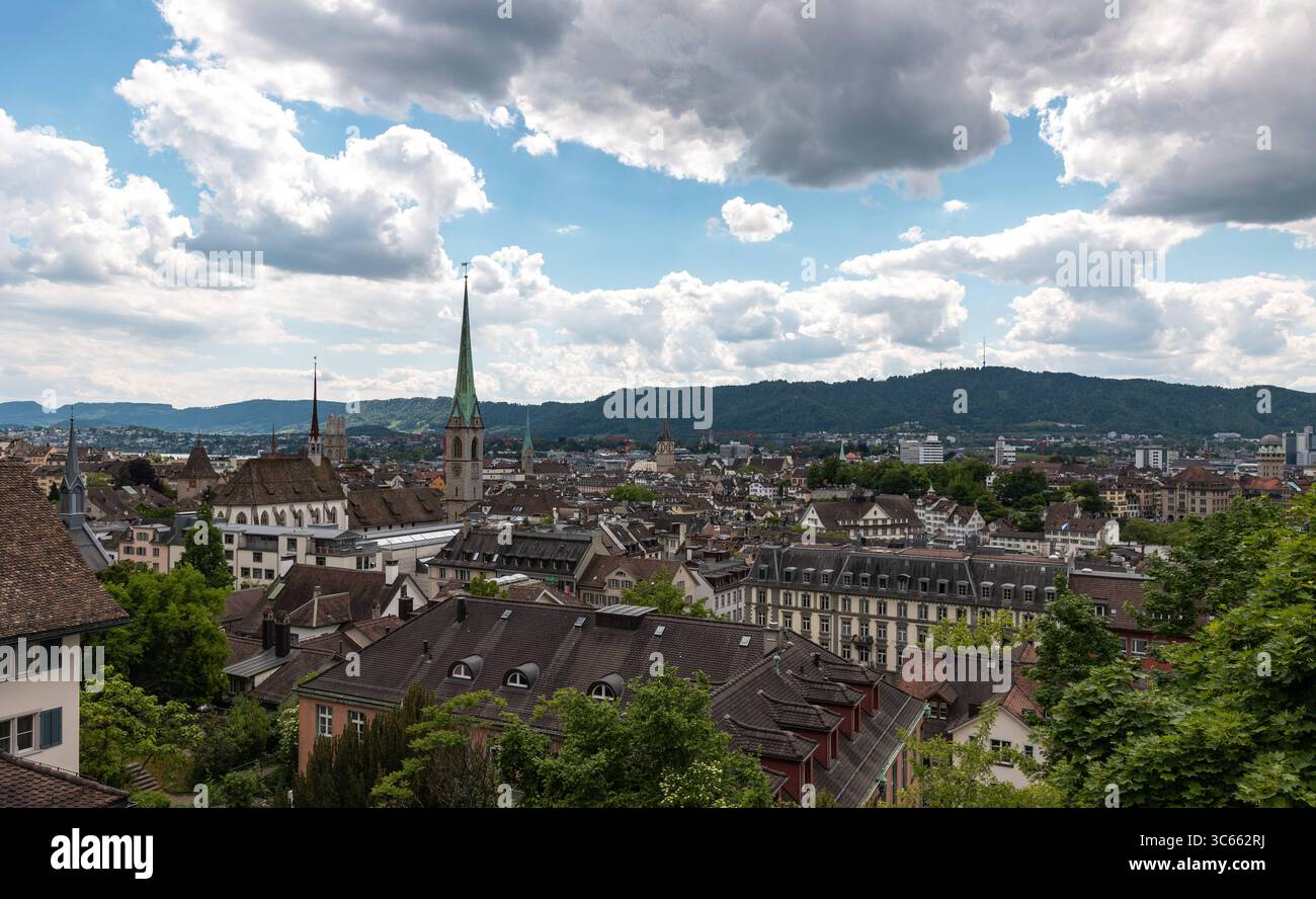 Vista dall'alto sulla città di Zurigo, Svizzera. Vista dall'alto sulla città di Zurigo, Svizzera. svizzera zurigo B97A8255 Foto Stock