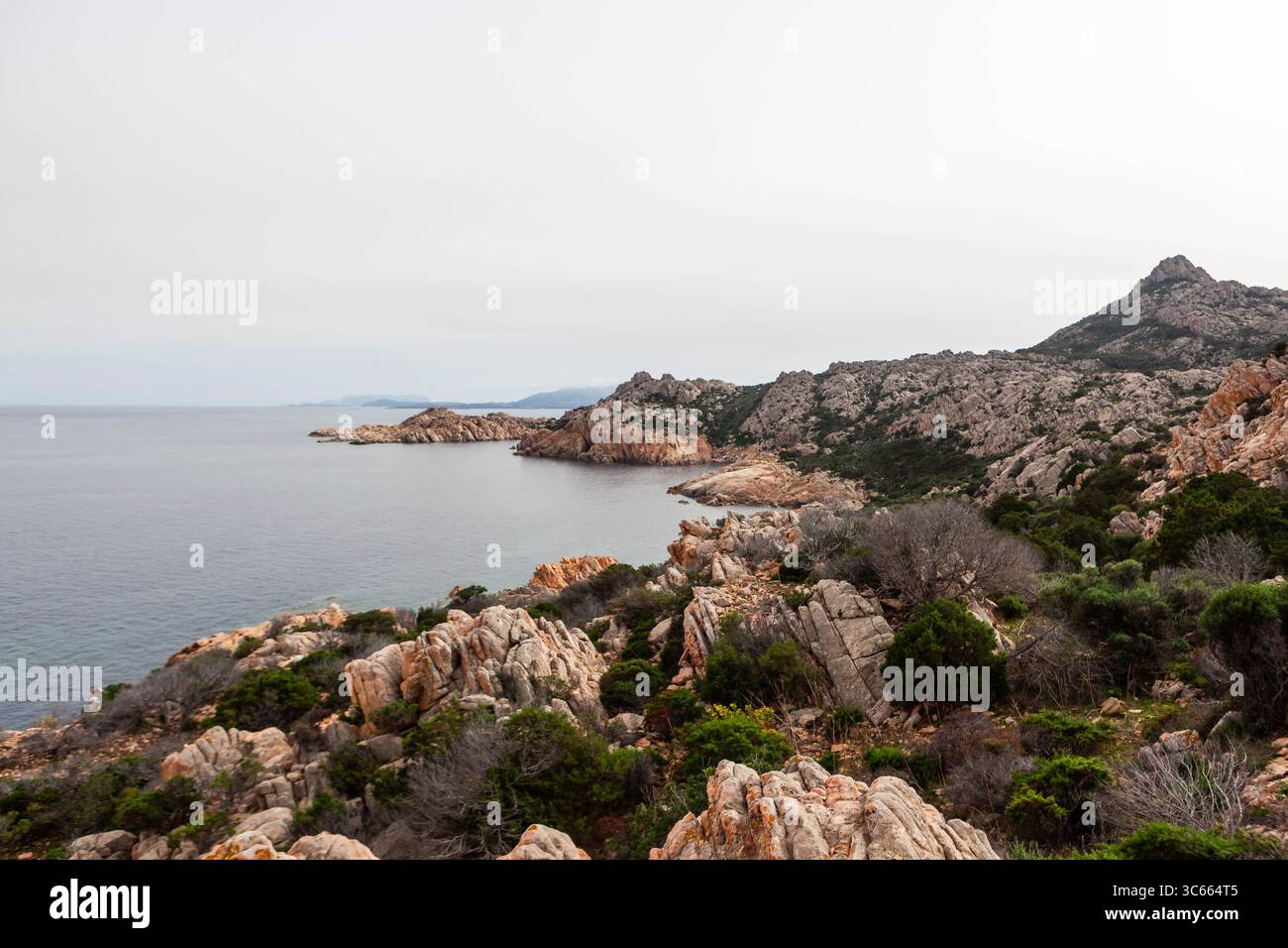 Caprera. Incredibile costa rocciosa dell'isola di Caprera nell'arcipelago della Maddalena vicino alla Sardegna, Italia. Foto Stock