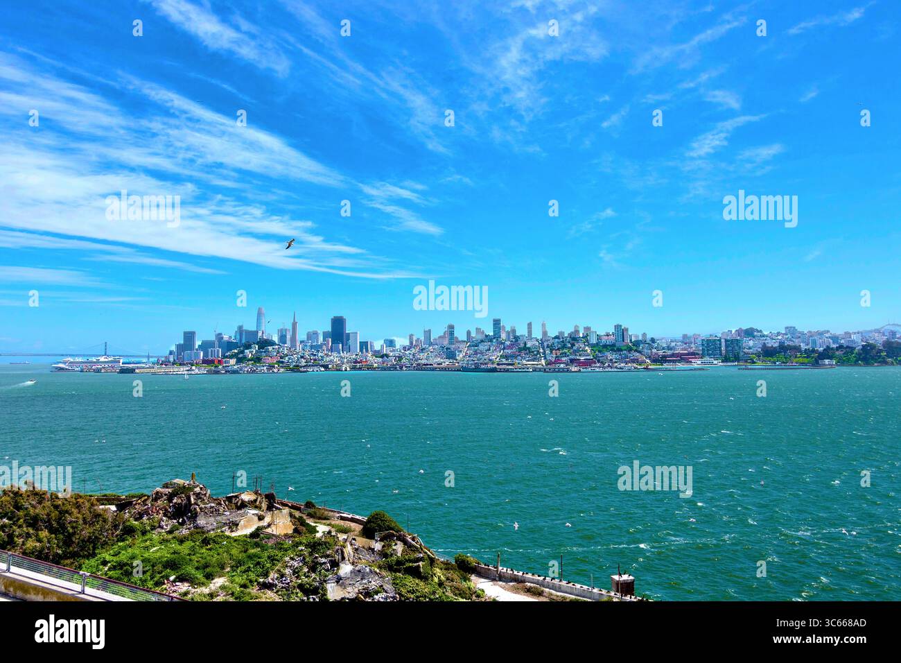 Vista di San Francisco dall'isola di Alcatraz, al largo di San Francisco, California, Stati Uniti. Foto Stock