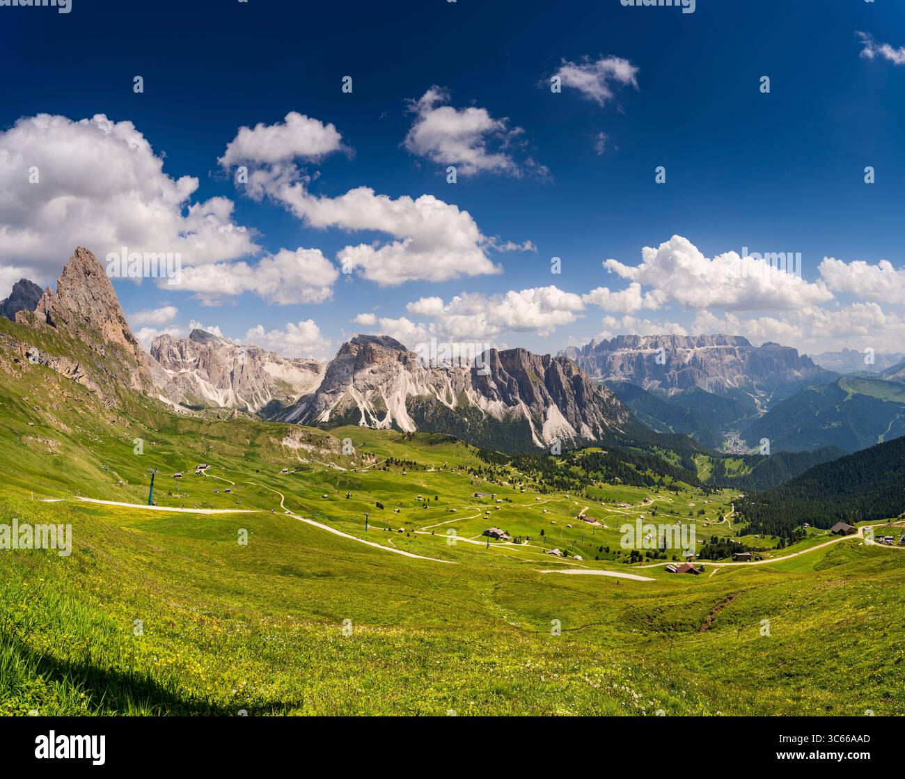 Imponenti vette del massiccio delle Odle (gruppo Geisler), Seceda, Dolomiti, Italia Foto Stock