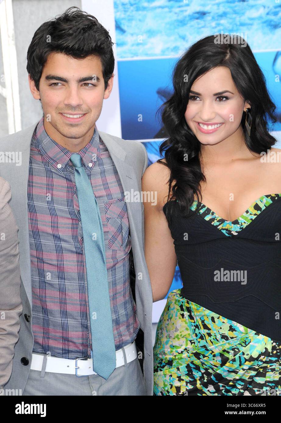 Joe Jonas e Demi Lovato alla prima del film "Ocean's" all'EL Capitan Theater di Los Angeles - 17 aprile 2010 Foto Stock