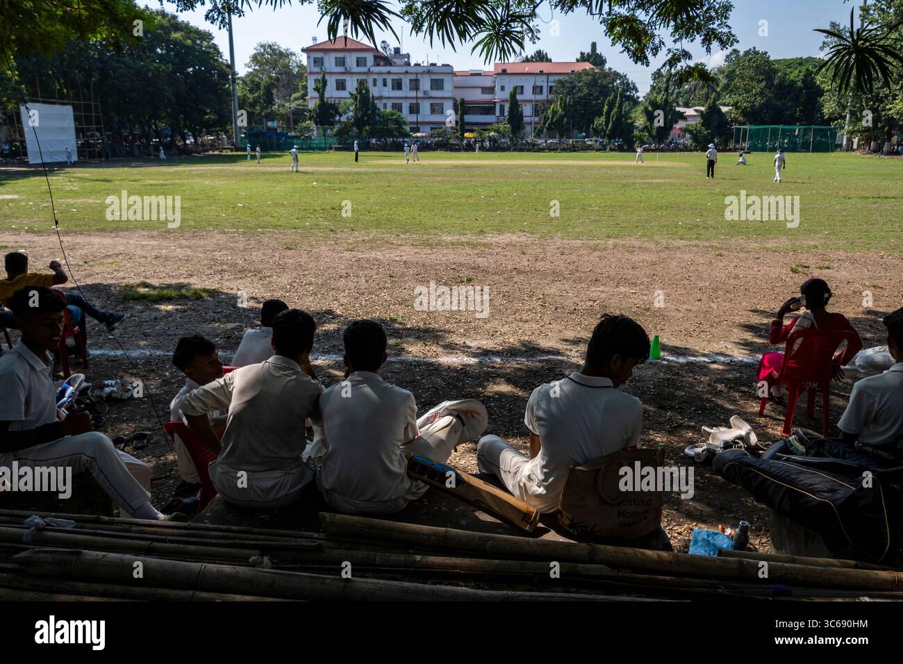 Partita di cricket al Latasil Playground, Guwahati, Assam, India Foto Stock