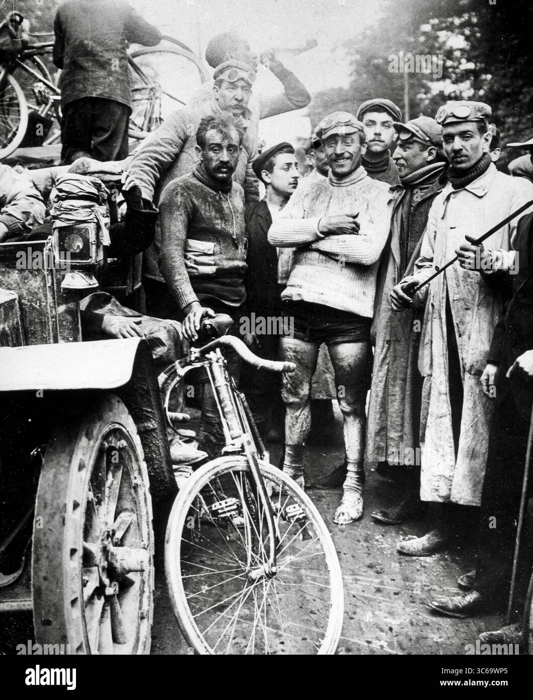Maurice Garin il primo vincitore del Tour de France e probabilmente Leon Georget - Parigi, luglio 1903. Foto Stock