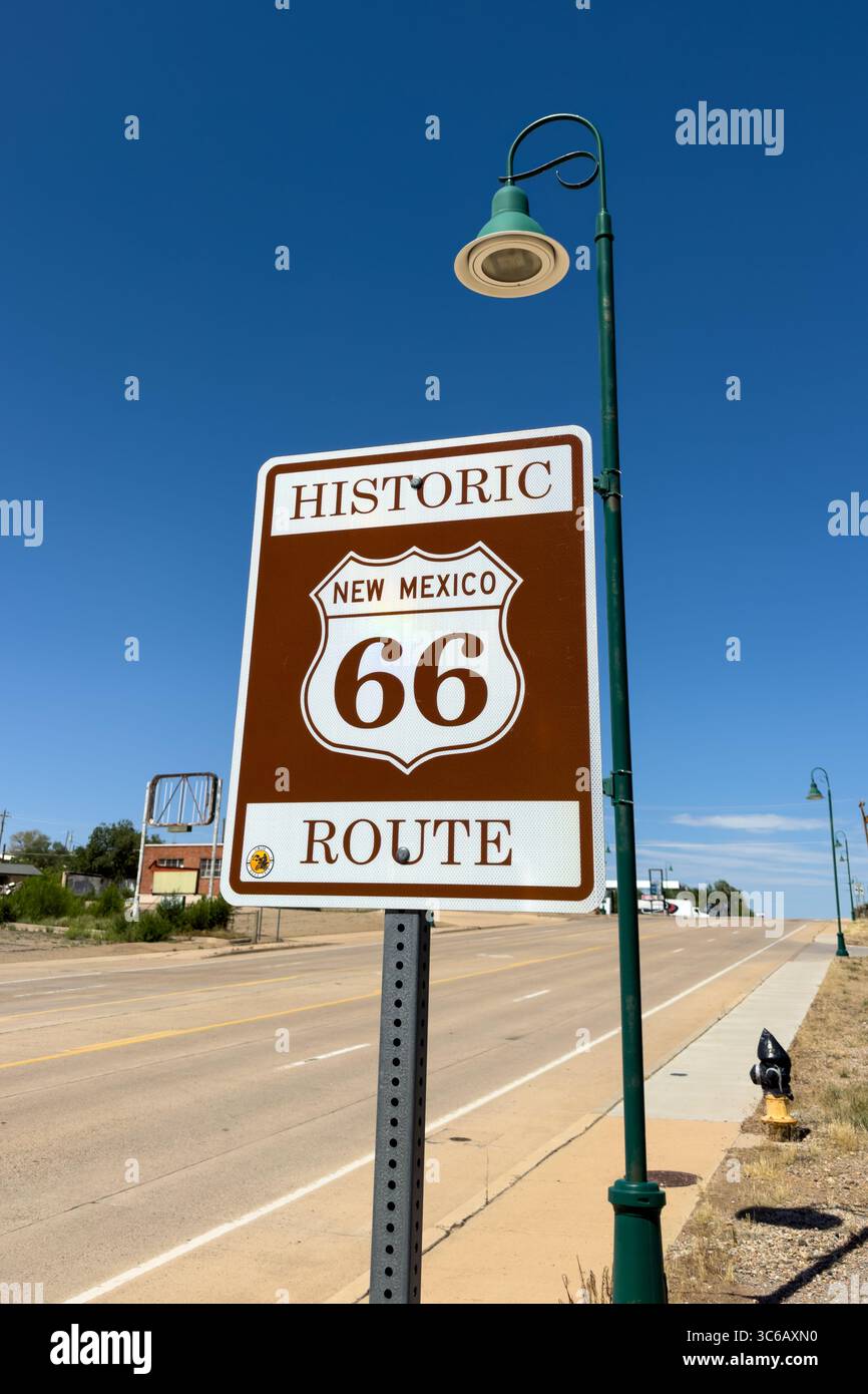 Insegna sulla storica Route 66 a Santa Rosa, New Mexico. Foto Stock