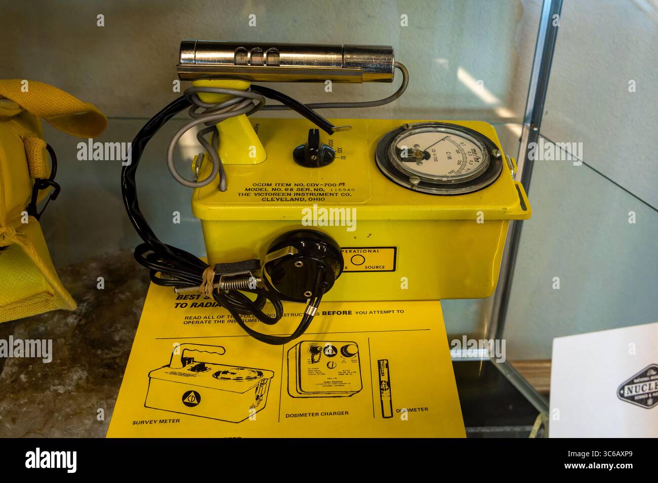 Misuratori di rilevamento delle radiazioni della difesa civile nel Museo Nazionale di Scienza nucleare. Albuquerque, New Mexico. Foto Stock