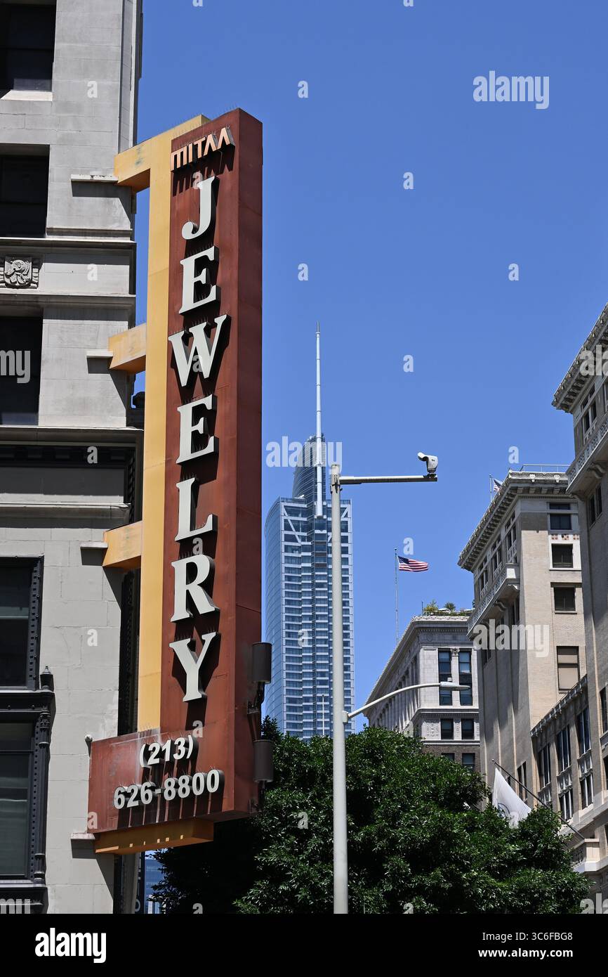 LOS ANGELES, CALIFORNIA - 30 LUGLIO 2025: Firma dei gioielli MITAA nel quartiere Diamond del centro di LOS ANGELES. Foto Stock