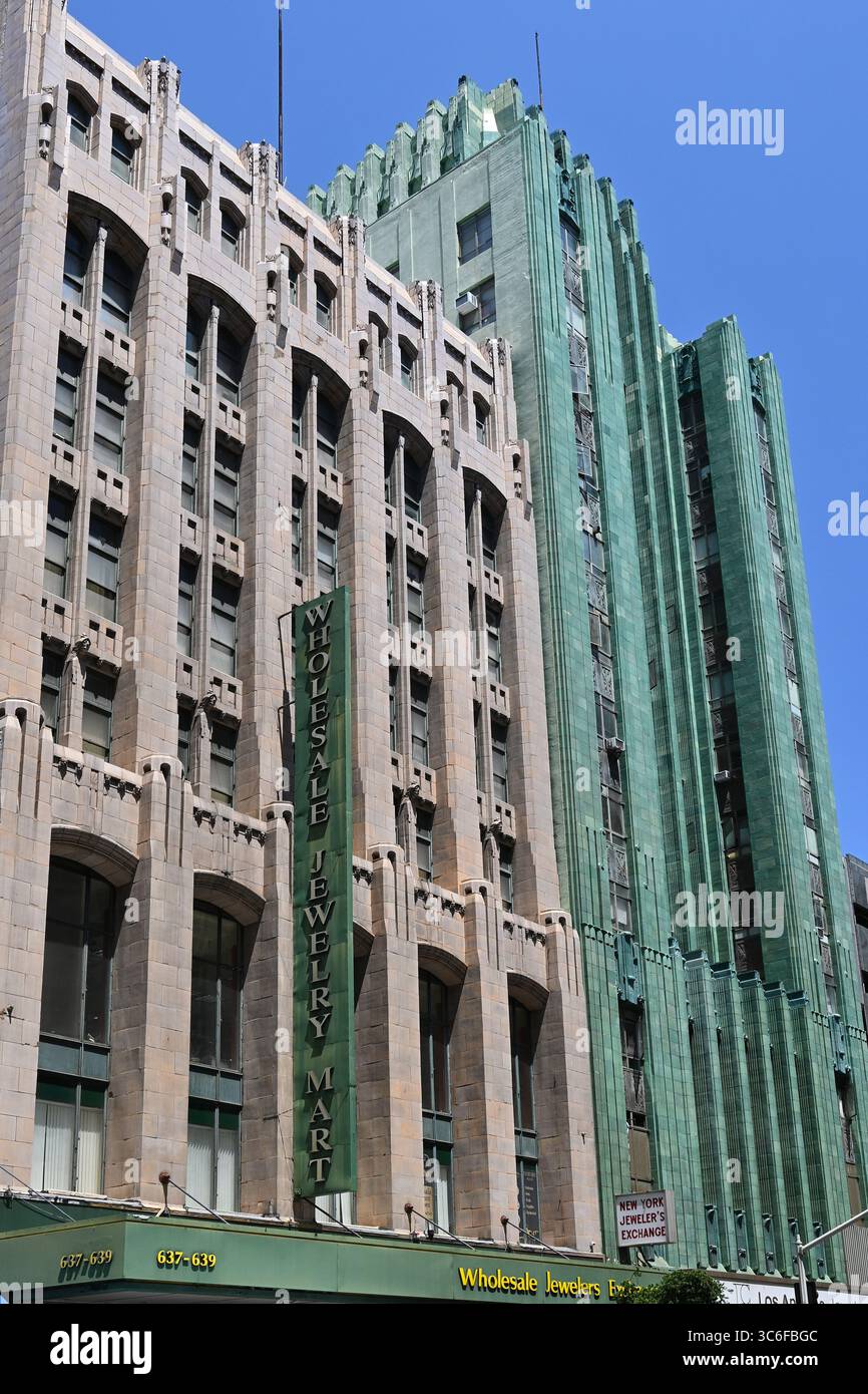 LOS ANGELES, CALIFORNIA - 30 LUGLIO 2025: Il Wholesale Jewelry Mart nel Jewelry District del centro di Los Angeles. Foto Stock