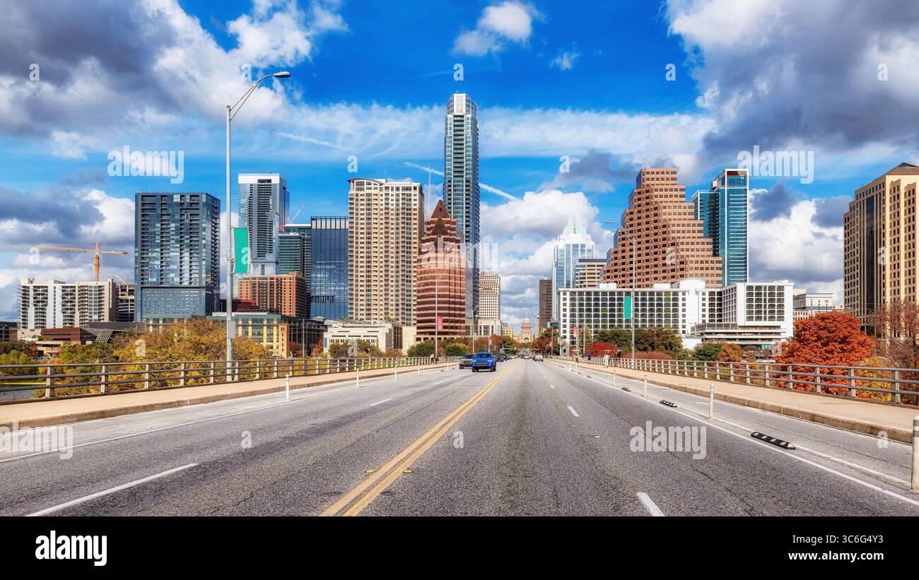 Lo skyline di Austin City nella giornata di sole ad Austin, Texas, Stati Uniti Foto Stock