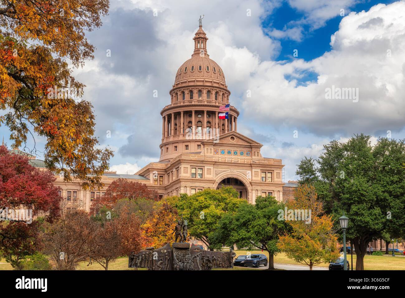 Il palazzo del governo dello stato del Texas in autunno ad Austin, Texas, Stati Uniti. Foto Stock