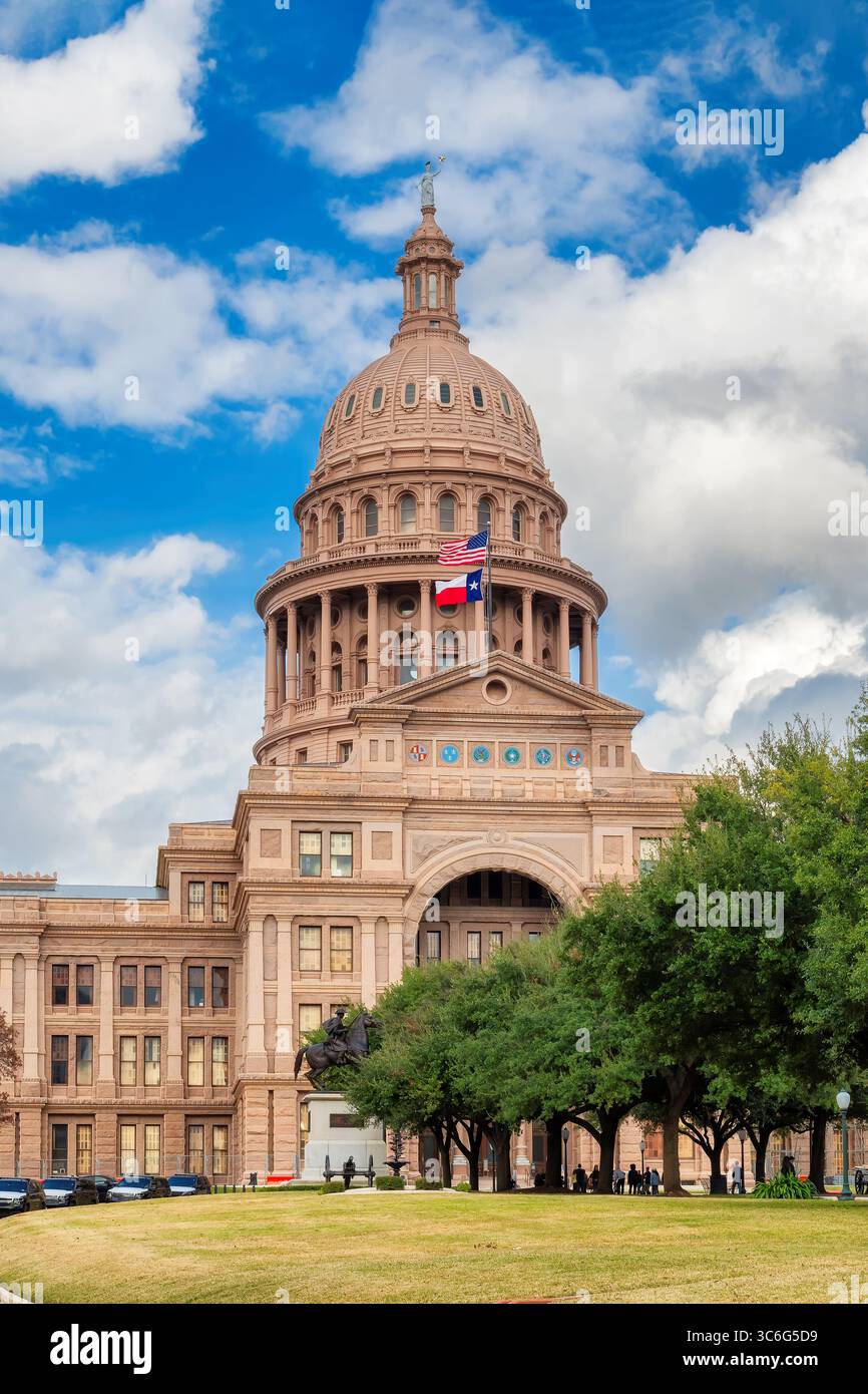 Il palazzo del governo dello stato del Texas in autunno ad Austin, Texas, Stati Uniti. Foto Stock