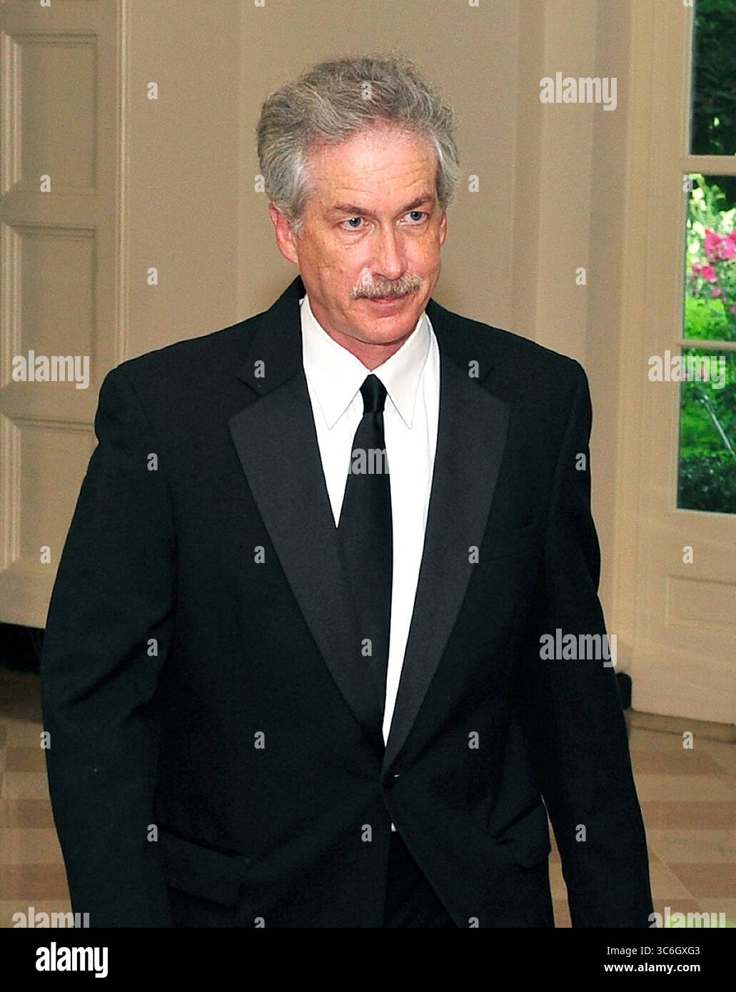 6 giugno 2011, Washington, District of Columbia, USA: William Burns, martedì 7 giugno 2011 il Sottosegretario di Stato per gli affari politici degli Stati Uniti arriva per una cena di Stato in onore della cancelliera tedesca Angela Merkel alla Casa Bianca di Washington D.C. (Credit Image: © Ron Sachs/CNP via ZUMA Wire) Foto Stock