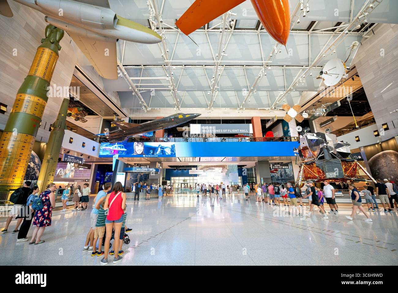 Inaugurato di recente, lo Smithsonian National Air and Space Museum di Washington DC. Questa parte del museo è stata riaperta nel luglio 2025 dopo importanti lavori di ristrutturazione e aggiornamento pluriennali. Foto Stock
