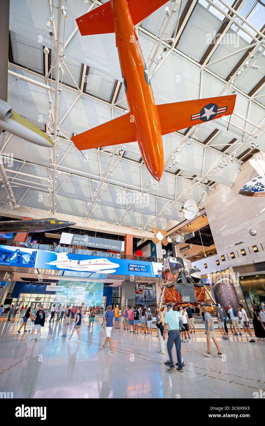 Inaugurato di recente, lo Smithsonian National Air and Space Museum di Washington DC. Questa parte del museo è stata riaperta nel luglio 2025 dopo importanti lavori di ristrutturazione e aggiornamento pluriennali. Foto Stock