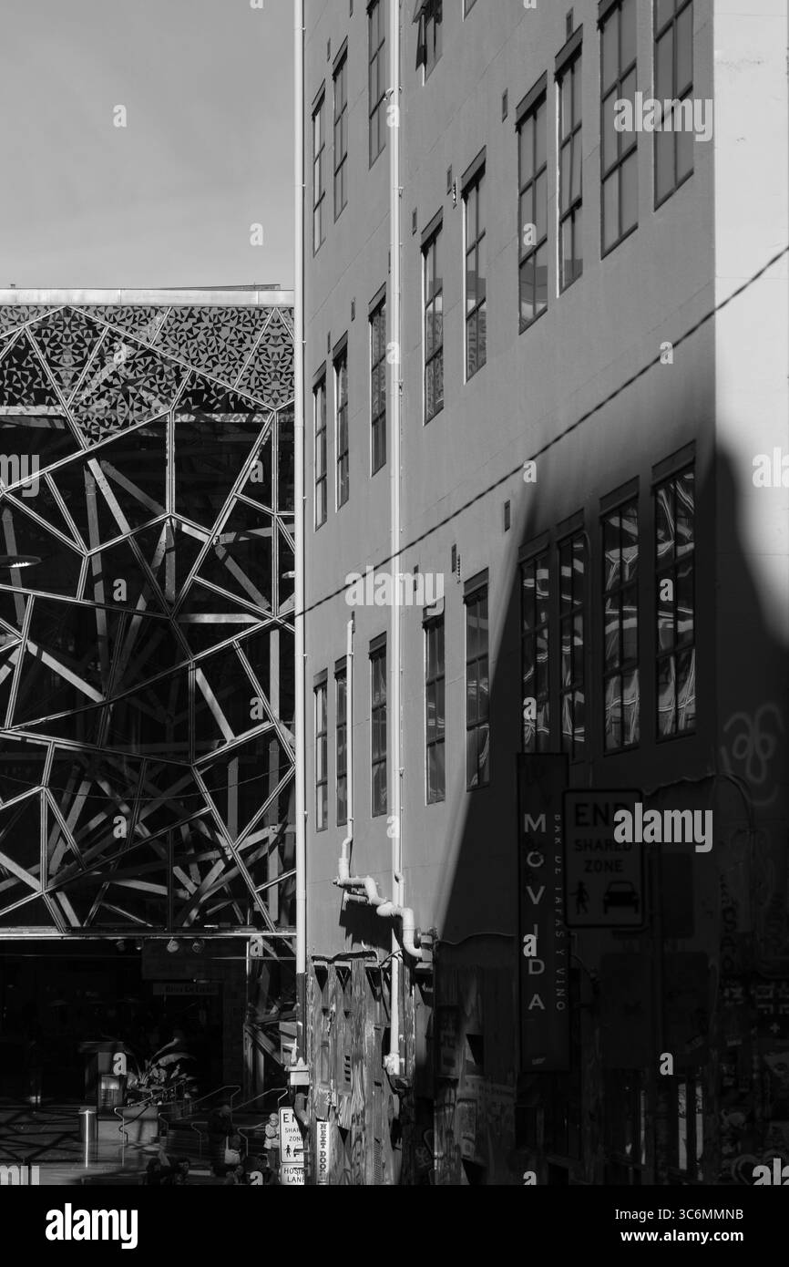 edificio bianco e nero, struttura, astratto, fine, grafitti Foto Stock