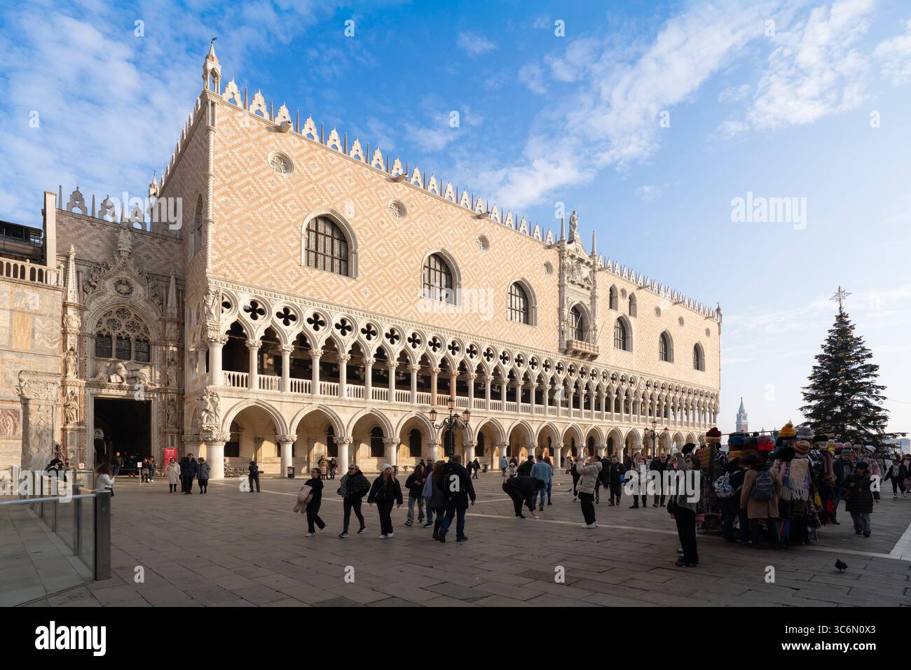 Piazzetta San Marco e la facciata del Palazzo Ducale a Venezia Foto Stock