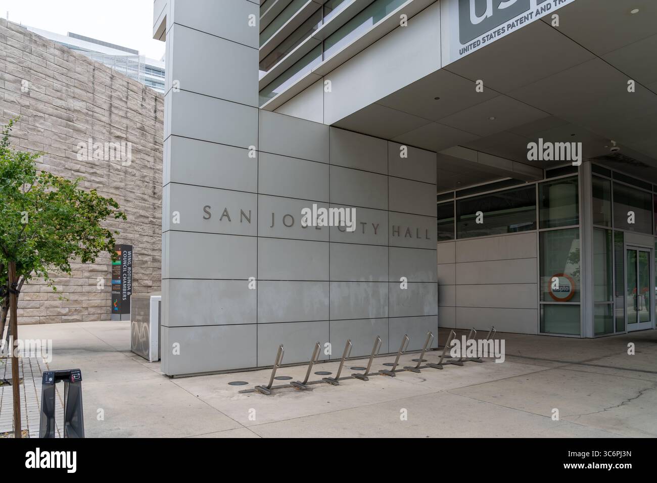 Cartello e edificio del municipio di San Jose, California, Canada Foto Stock