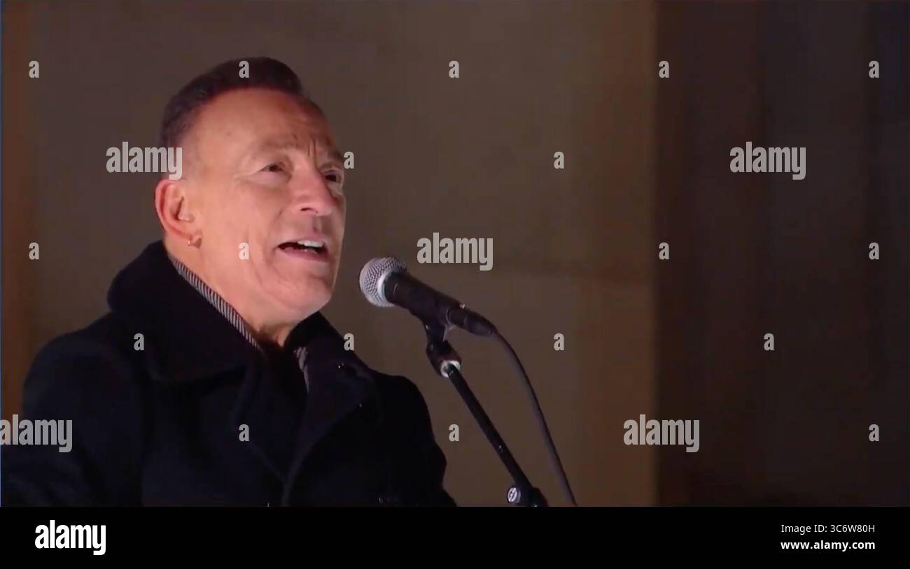 20 gennaio 2021, Washington, District of Columbia, USA: Bruce Springsteen si esibisce durante â€œCelebrating America,â€ un programma in prima serata per dare il benvenuto a una nuova era della leadership in occasione dell'inaugurazione di Joe Biden come Presidente degli Stati Uniti e Kamala Harris come Vice Presidente degli Stati Uniti il 20 gennaio 2021 (immagine di credito: © Biden Inaugurural Committee via CN/CNP via ZUMA Wire) Foto Stock