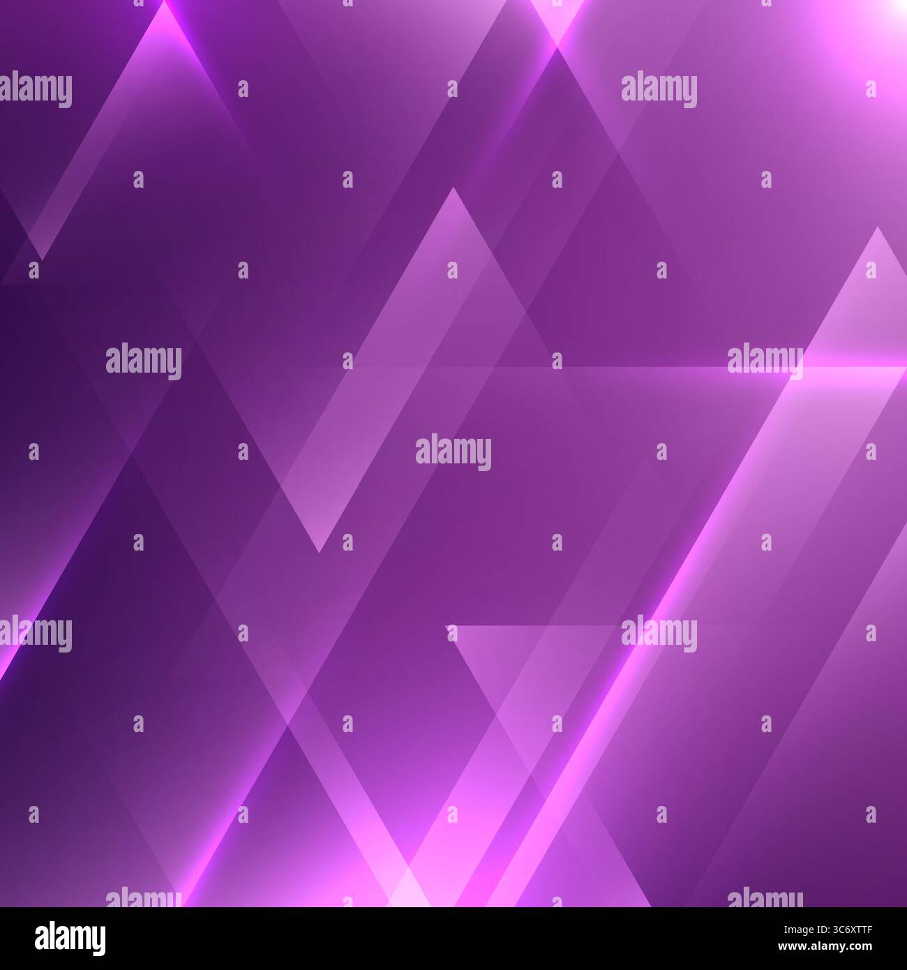 sfondo viola astratto con triangoli luminosi sovrapposti e forme geometriche. Progettato per i temi della tecnologia digitale, interfacce futuristiche Illustrazione Vettoriale