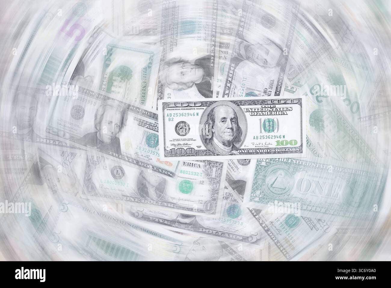 Varie banconote in dollari USA in una pila, banconote Foto Stock