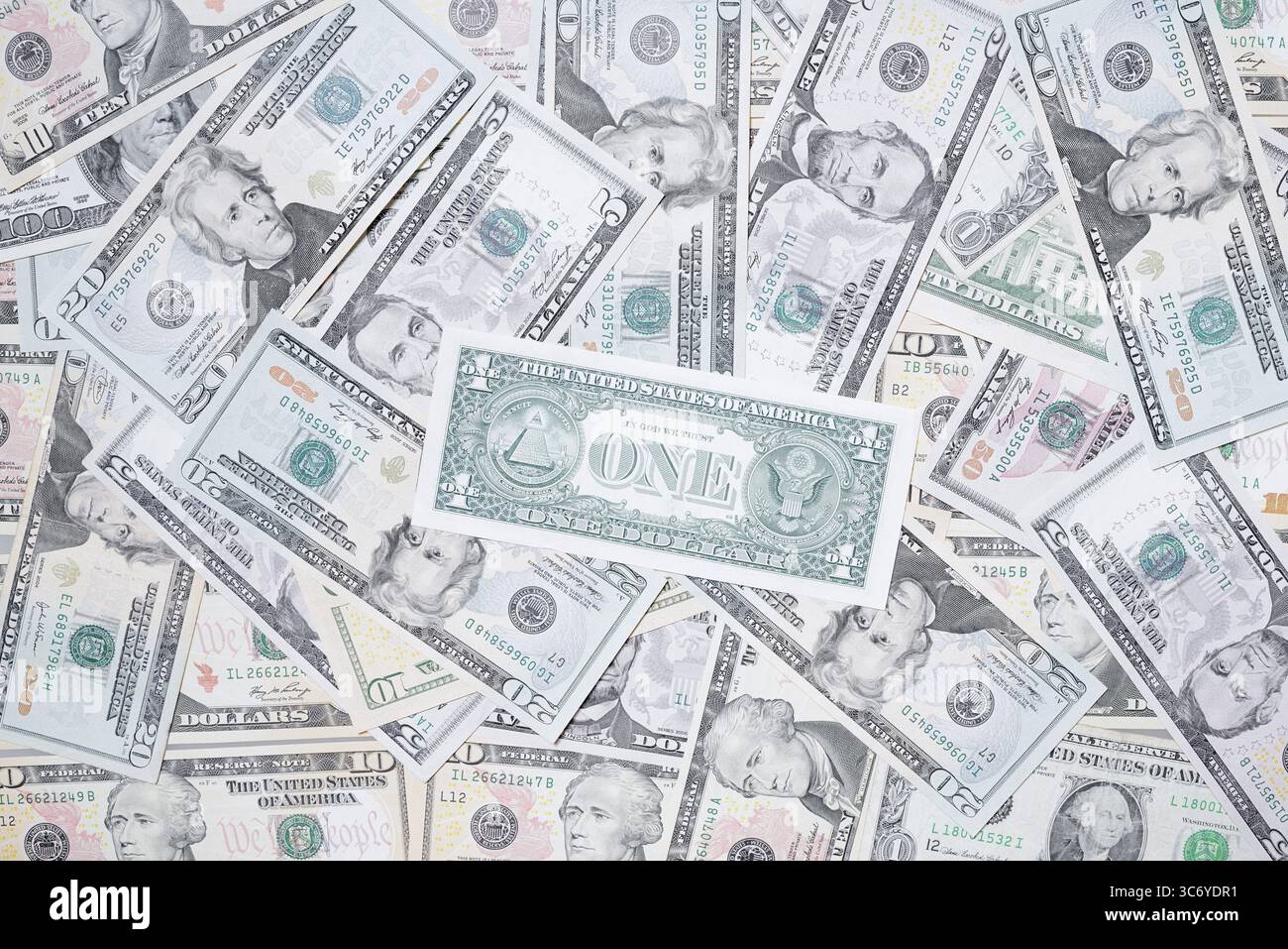 Varie banconote in dollari USA in una pila, banconote Foto Stock
