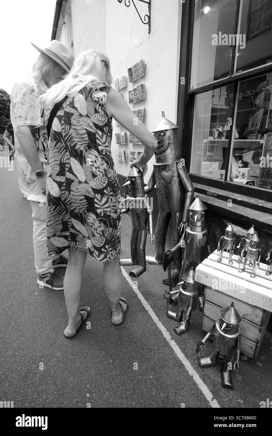 Turisti in una città del Norfolk in estate Foto Stock