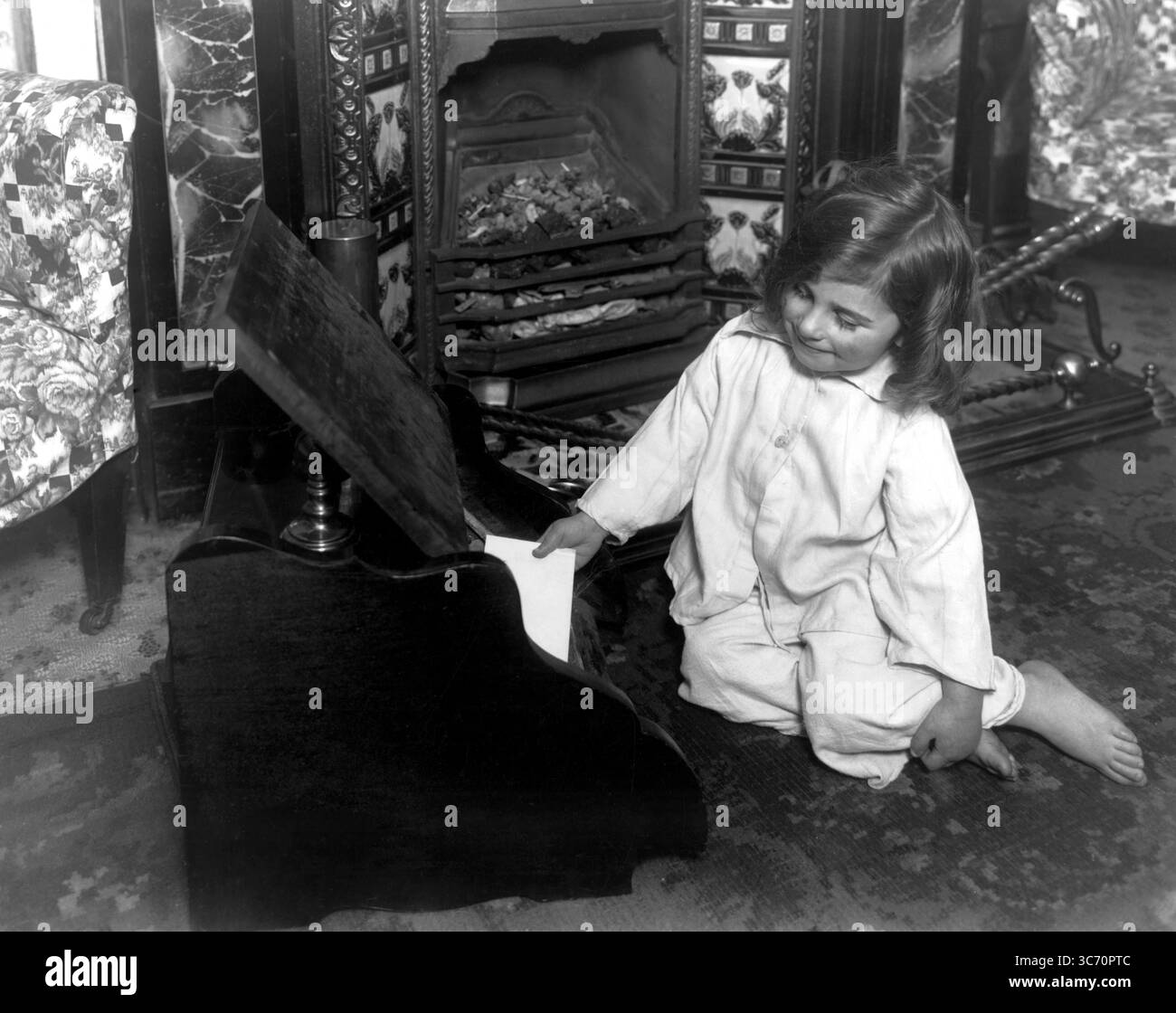Postare una lettera a Babbo Natale nella scatola di carbone. Natale 1919 Foto Stock