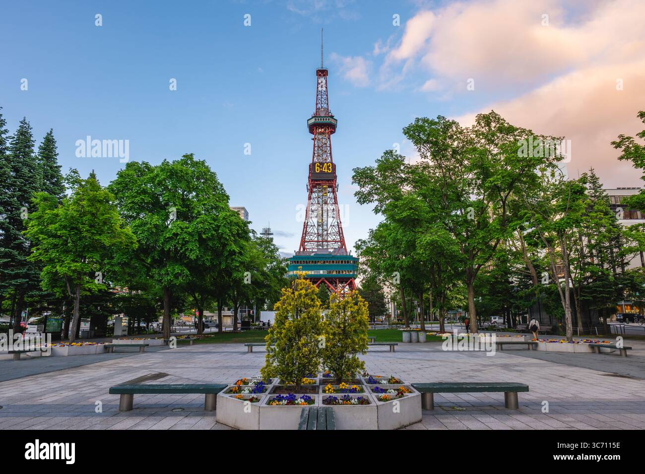 Torre della TV di Sapporo al Parco Odori, a Sapporo, Hokkaido, Giappone Foto Stock