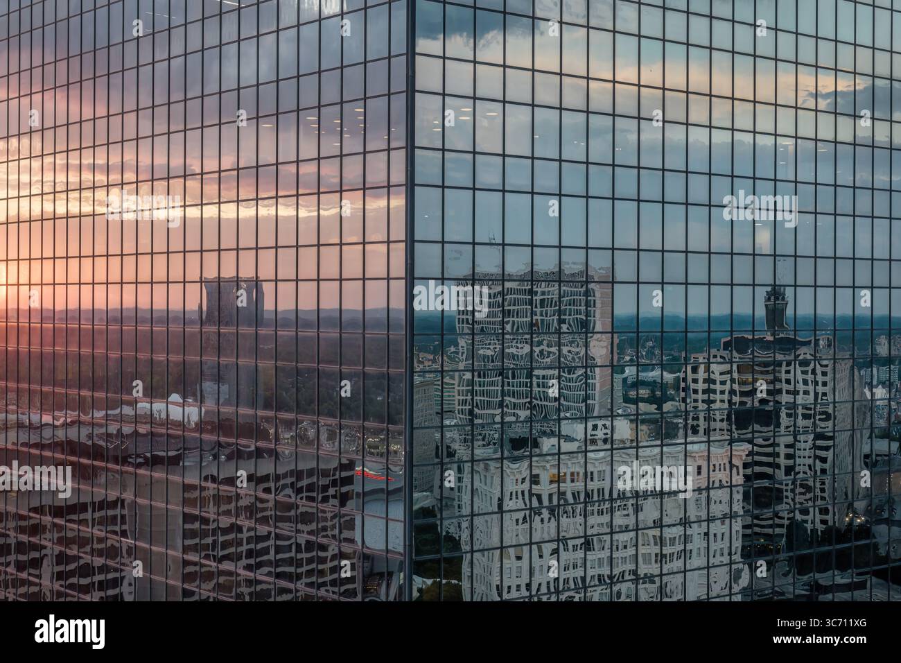 Riflessi di alti edifici nel centro di Atlanta, Georgia Foto Stock
