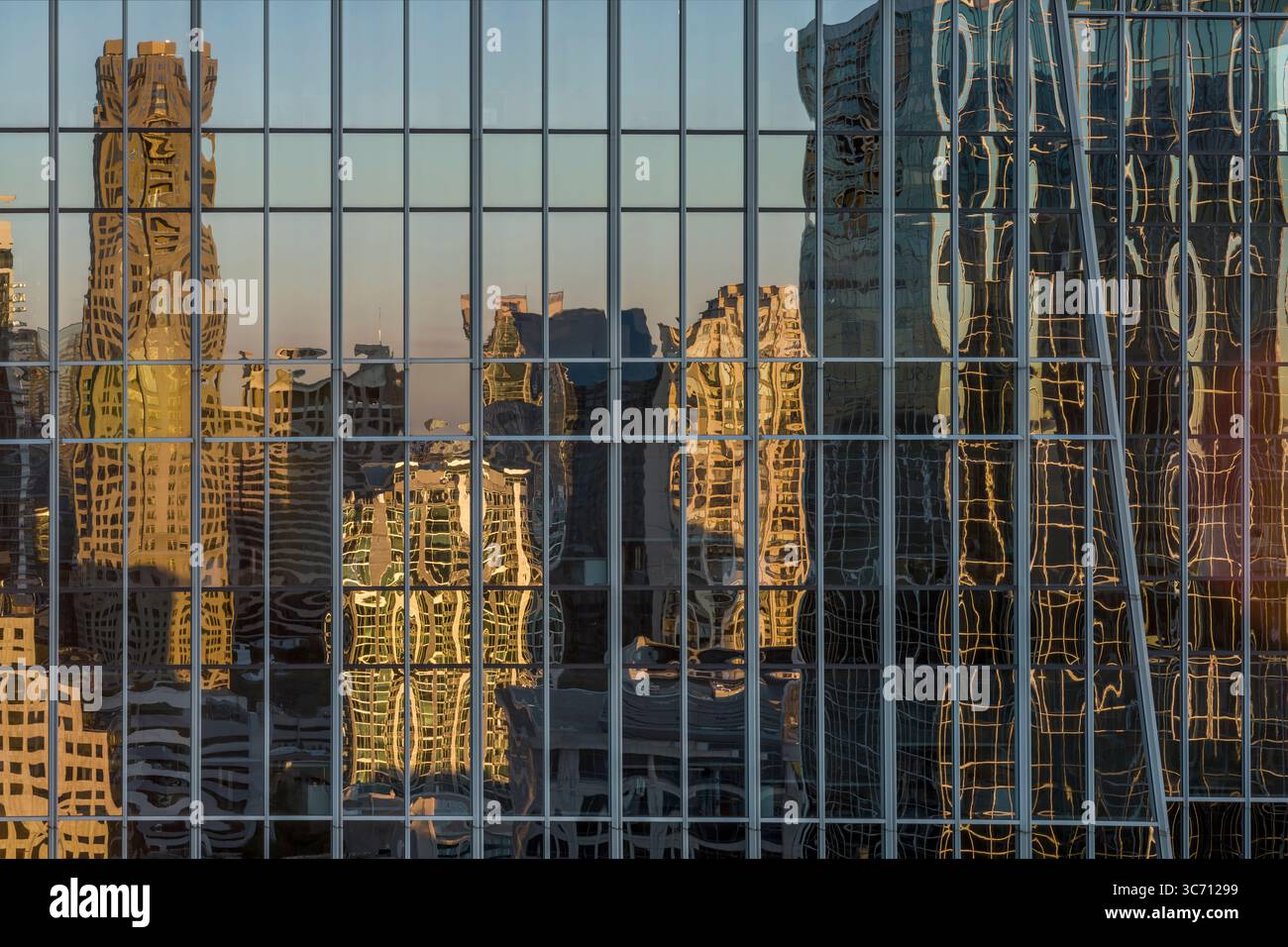 Riflessi sulla finestra in un edificio per uffici a Buckhead Atlanta, Geo Foto Stock
