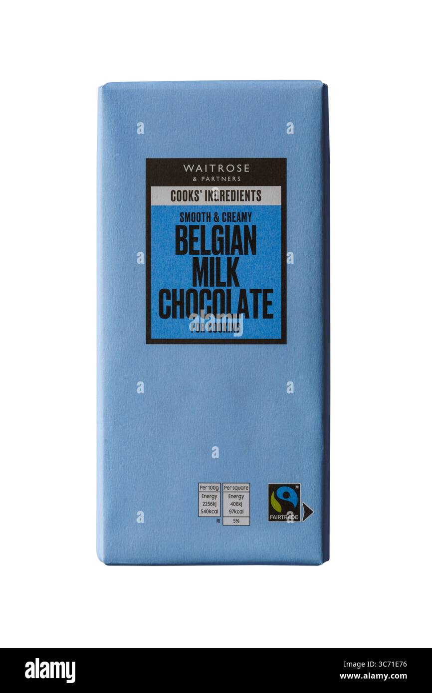 Cioccolato belga al latte liscio e cremoso per cucinare da Waitrose & Partners Cooks con ingredienti isolati su sfondo bianco Foto Stock Cioccolato belga al latte liscio e cremoso per cucinare da Waitrose & Partners Cooks con ingredienti isolati su sfondo bianco Foto Stock
