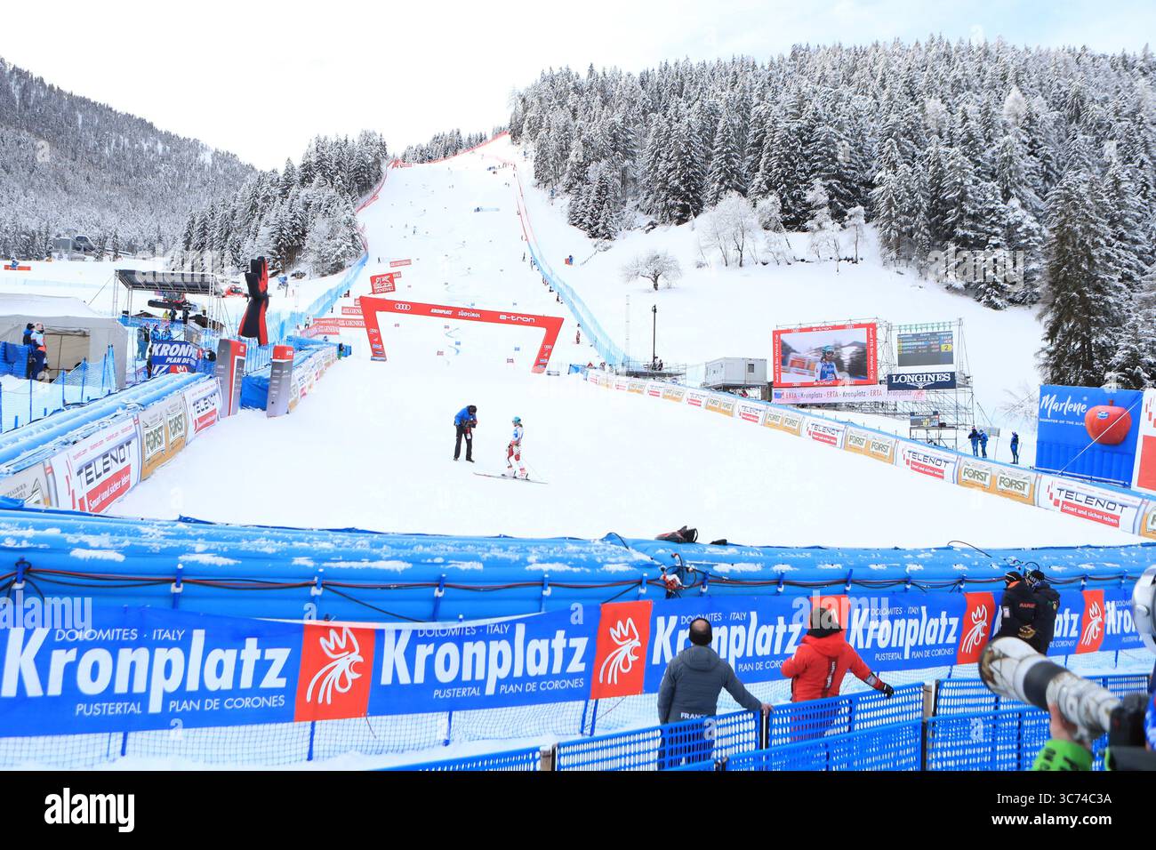 Coppa del mondo di sci alpino 2021 della FIS. Plan de Corones, Italia il 26 gennaio 2021. Un atleta austriaco in una zona deserta (foto di Pierre Teyssot/ESPA-Images) (immagine di credito: &Copy; ESPA Photo Agency/CSM via ZUMA Wire) Foto Stock