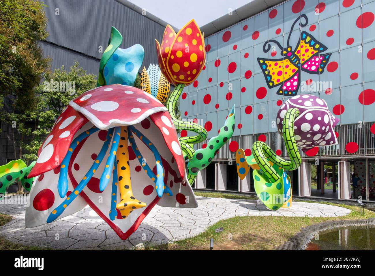 Matsumoto, Giappone - 22 aprile 2025; Matsumoto City Museum of Art dedicato all'opera dell'artista nato a Matsumoto Kusama Yayoi, con una collezione di Foto Stock