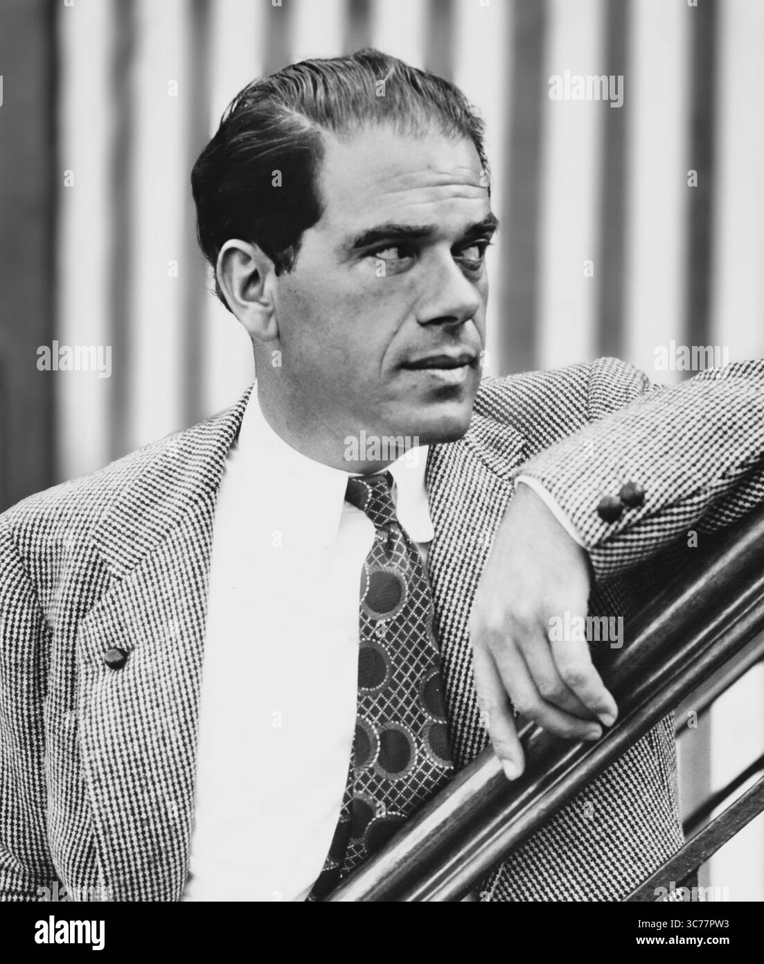Frank Capra. Ritratto del regista italo-americano, Frank Russell Capra (nato Francesco Rosario Capra; 1897-1991) nel 1937 Foto Stock