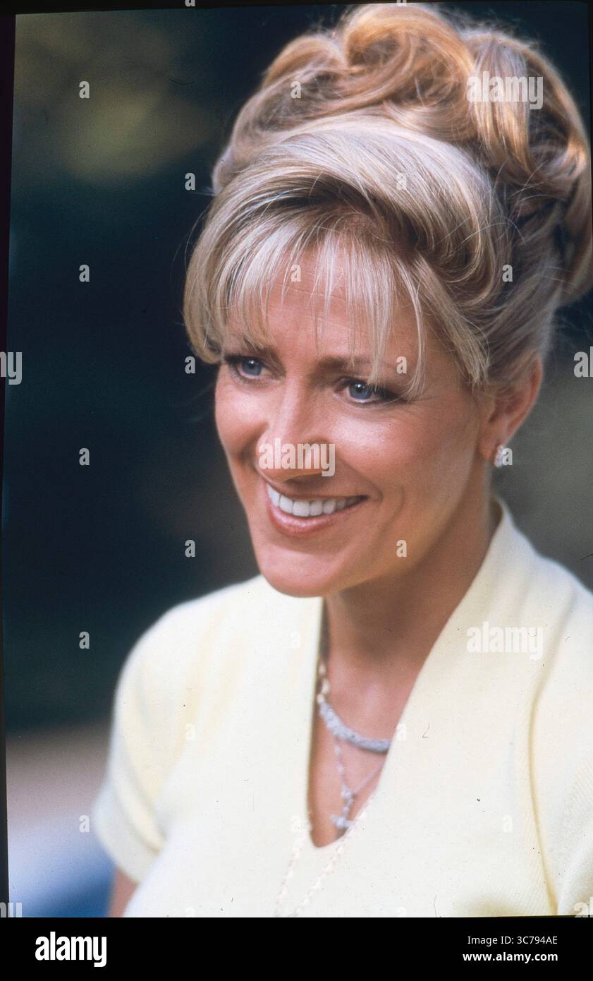 DATA DI USCITA: 1999 TITOLO: The Sopranos STUDIO: HBO/Cinemax TRAMA: Il boss della mafia del New Jersey Tony Soprano si occupa di questioni personali e professionali nella sua vita domestica e commerciale che influenzano il suo stato mentale, portandolo a cercare consulenza psichiatrica professionale. PROTAGONISTA: Edie Falco (immagine di credito: © HBO/Entertainment Pictures/ZUMAPRESS.com) SOLO PER USO EDITORIALE! Non per USO commerciale! Foto Stock