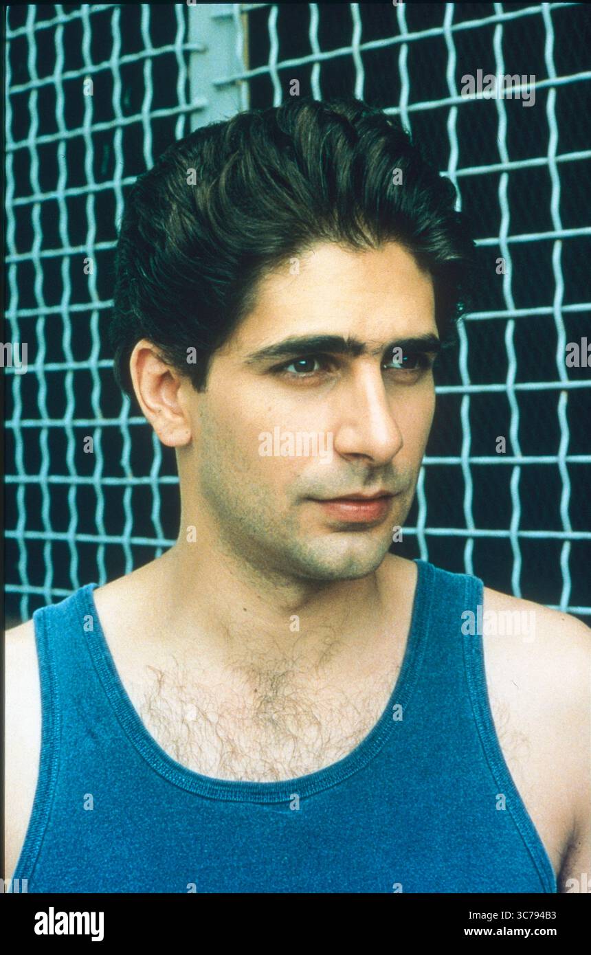 DATA DI USCITA: 1999 TITOLO: The Sopranos STUDIO: HBO/Cinemax TRAMA: Il boss della mafia del New Jersey Tony Soprano si occupa di questioni personali e professionali nella sua vita domestica e commerciale che influenzano il suo stato mentale, portandolo a cercare consulenza psichiatrica professionale. PROTAGONISTA: Michael Imperioli (immagine di credito: © HBO/Entertainment Pictures/ZUMAPRESS.com) SOLO PER USO EDITORIALE! Non per USO commerciale! Foto Stock