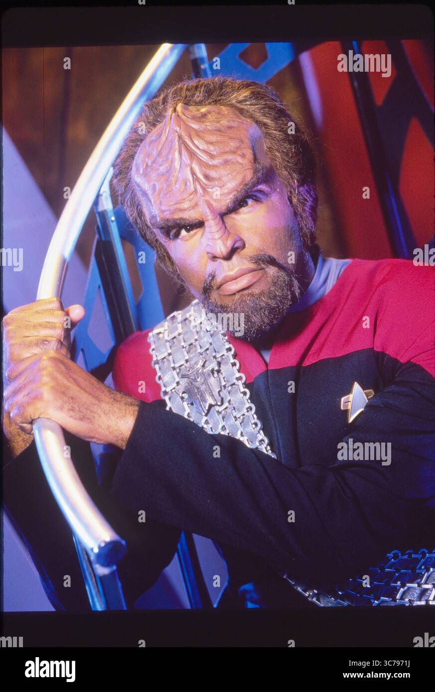 DATA DI USCITA: 1994 TITOLO: Deep Space Nine STUDIO: Paramount Pictures TRAMA: Ambientato nel 24 ° secolo, quando la Terra fa parte di una Federazione unita dei pianeti, la sua narrazione è incentrata sull'omonima stazione spaziale Deep Space Nine, situata accanto a un tunnel che collega il territorio della Federazione al Quadrante gamma sul lato opposto della galassia della via Lattea. PROTAGONISTA: Michael Dorn (immagine di credito: © Paramount Pictures/Entertainment Pictures/ZUMAPRESS.com) SOLO PER USO EDITORIALE! Non per USO commerciale! Foto Stock