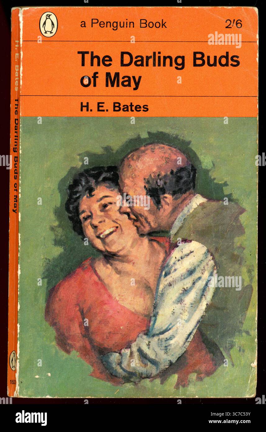 Copertina anteriore di un libro tascabile vintage retro Penguin di The Darling Buds of May di H E Bates, pubblicato per la prima volta nel 1958, questa edizione pubblicata nel 1963, Regno Unito. Foto Stock