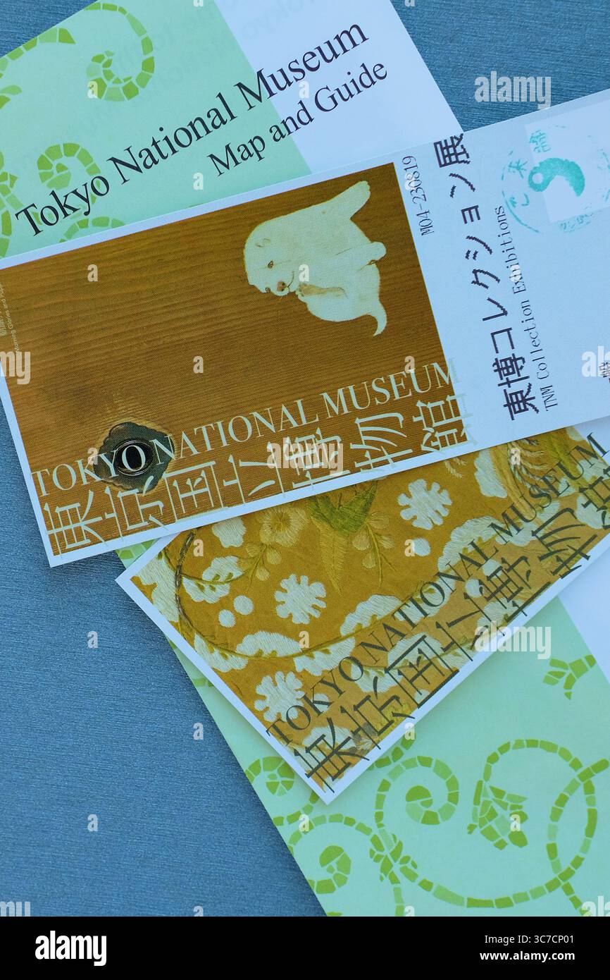Biglietti, mappa e guida per l'ingresso al Museo Nazionale di Tokyo al Parco Ueno nel quartiere Taitō di Tokyo, Giappone; il più antico e grande museo d'arte giapponese. Foto Stock