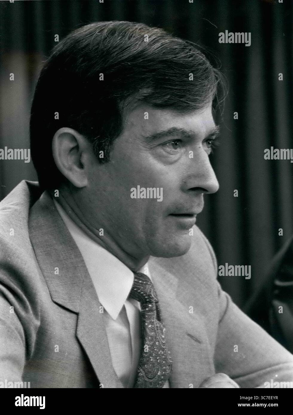 01 gennaio 1981 - Johnson Space Flight Center, Houston, Texas - l'astronauta JOHN YOUNG, del primo volo dello Space Shuttle (STS-1) Columbia informa la stampa sulla missione. (Immagine di credito: © Keystone Press Agency/Keystone USA via ZUMAPRESS.com) Foto Stock