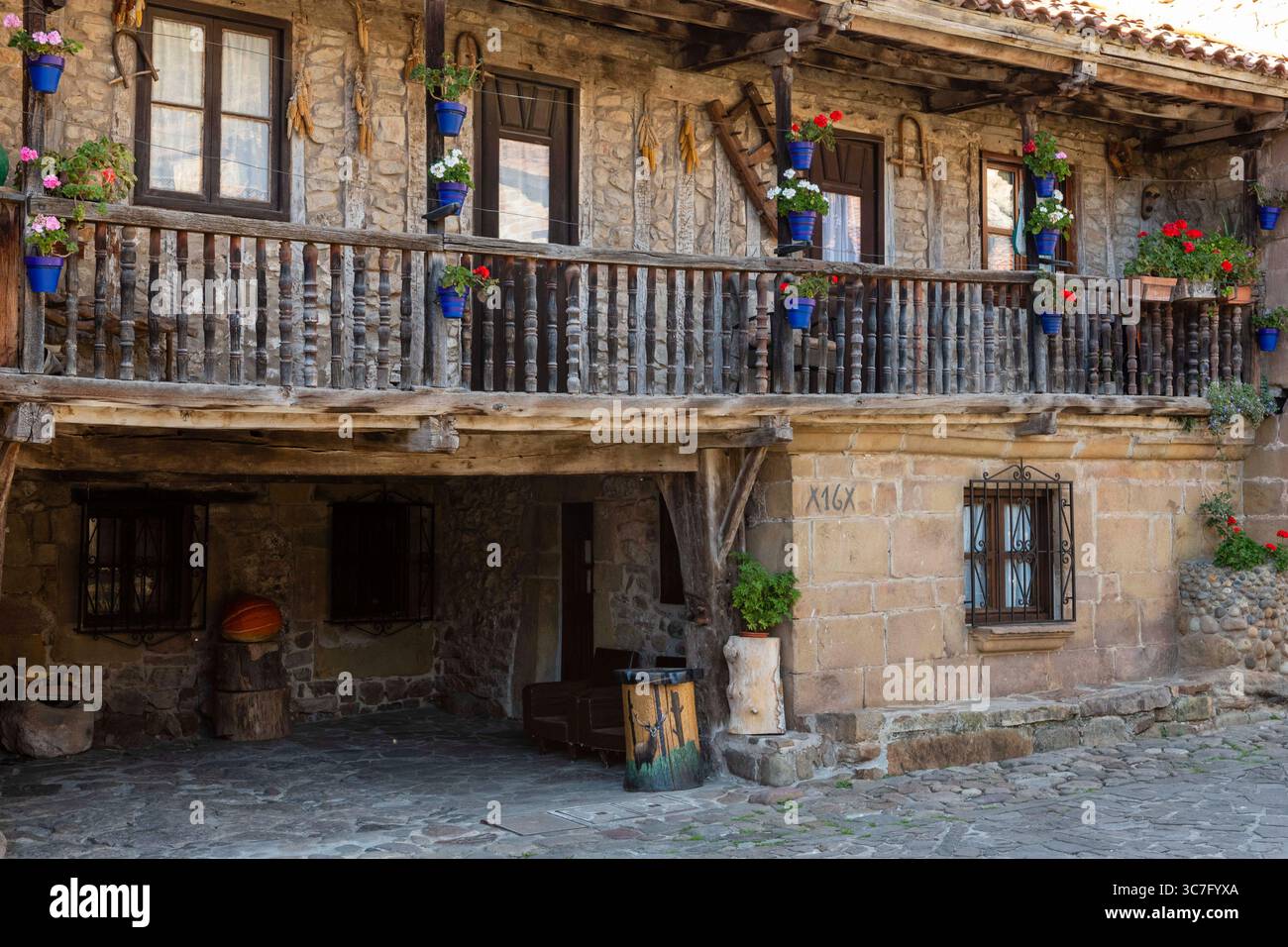 24 ottobre 2017, Cantabria, Spagna: Barcena Mayor, villaggio, Cantabria, Spagna. (Immagine di credito: © Sergio Pitamitz/VW Pics via ZUMA Wire) Foto Stock