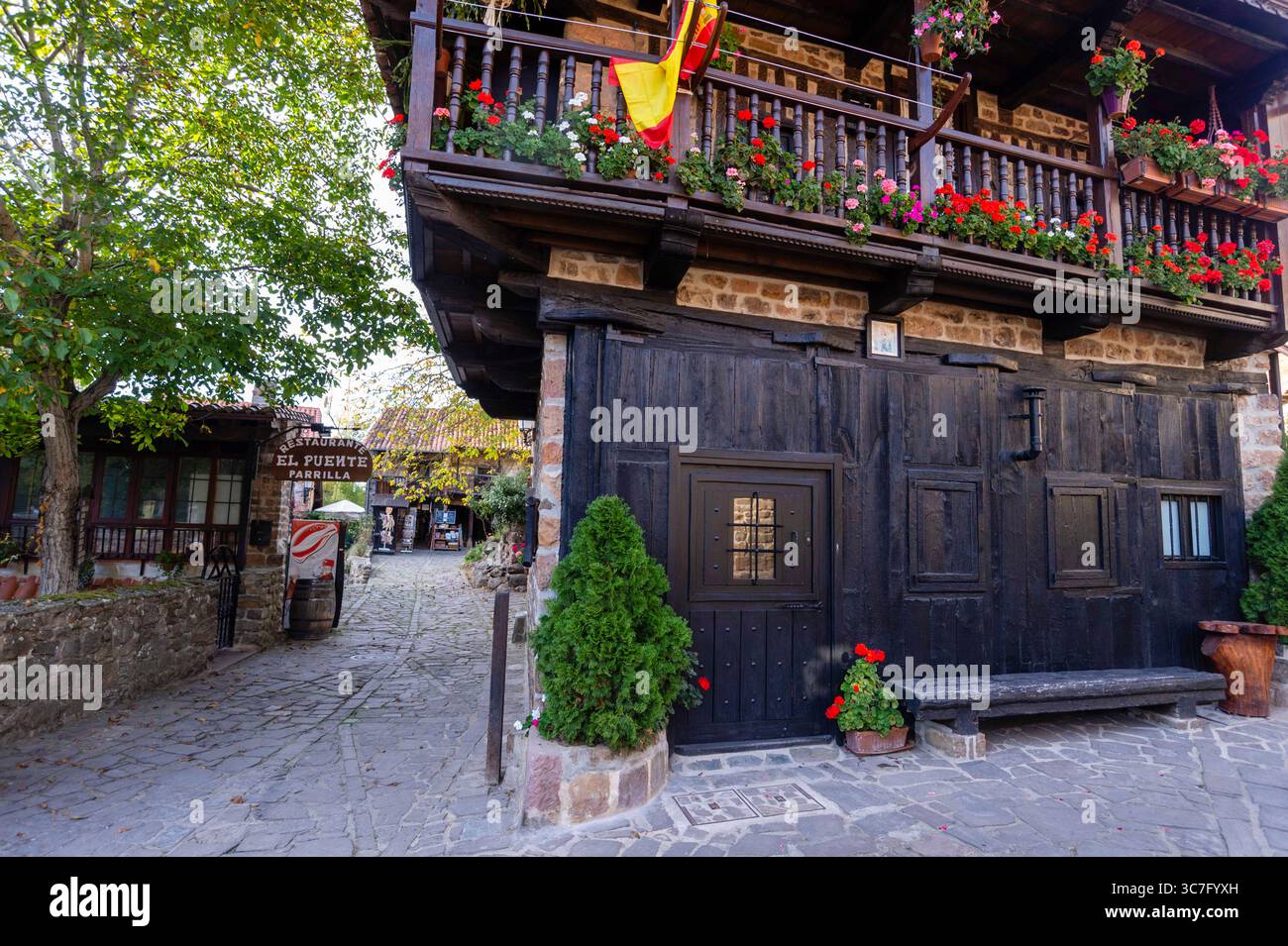24 ottobre 2017, Cantabria, Spagna: Barcena Mayor, villaggio, Cantabria, Spagna. (Immagine di credito: © Sergio Pitamitz/VW Pics via ZUMA Wire) Foto Stock