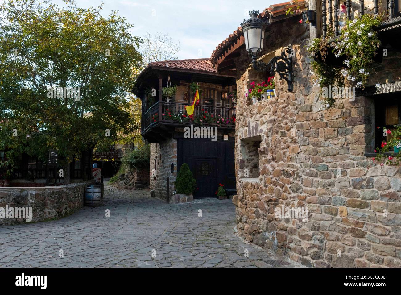 24 ottobre 2017, Cantabria, Spagna: Barcena Mayor, villaggio, Cantabria, Spagna. (Immagine di credito: © Sergio Pitamitz/VW Pics via ZUMA Wire) Foto Stock