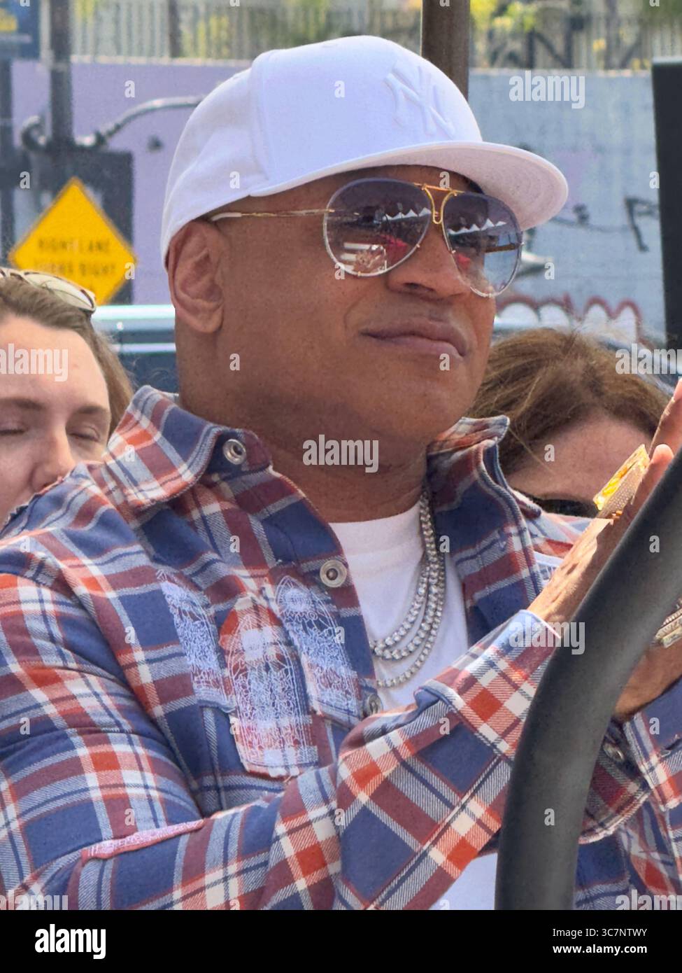 Los Angeles, Stati Uniti. 1 agosto 2025. Hollywood, Los Angeles, Stati Uniti. 1° agosto 2025. LL Cool J partecipa alla cerimonia della Hollywood Walk of Fame in onore di busta Rhymes. Crediti: Sharon Graphics/Alamy Live News Foto Stock