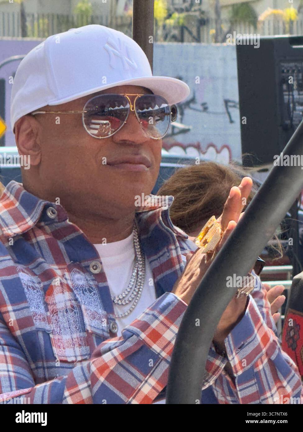 Los Angeles, Stati Uniti. 1 agosto 2025. Hollywood, Los Angeles, Stati Uniti. 1° agosto 2025. LL Cool J partecipa alla cerimonia della Hollywood Walk of Fame in onore di busta Rhymes. Crediti: Sharon Graphics/Alamy Live News Foto Stock