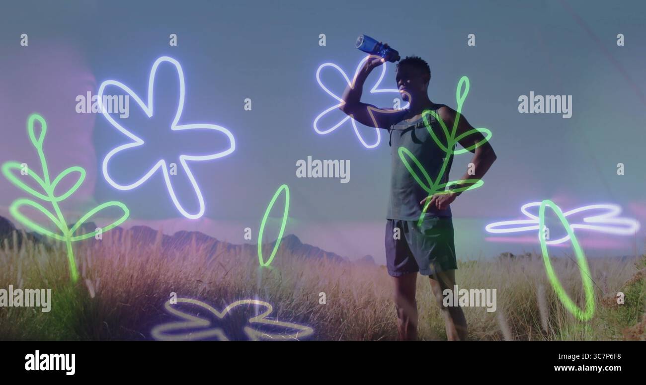 Corridore maschile in abbigliamento sportivo che beve da una bottiglia d'acqua nel prato sul crinale di montagna, copia spazio Foto Stock