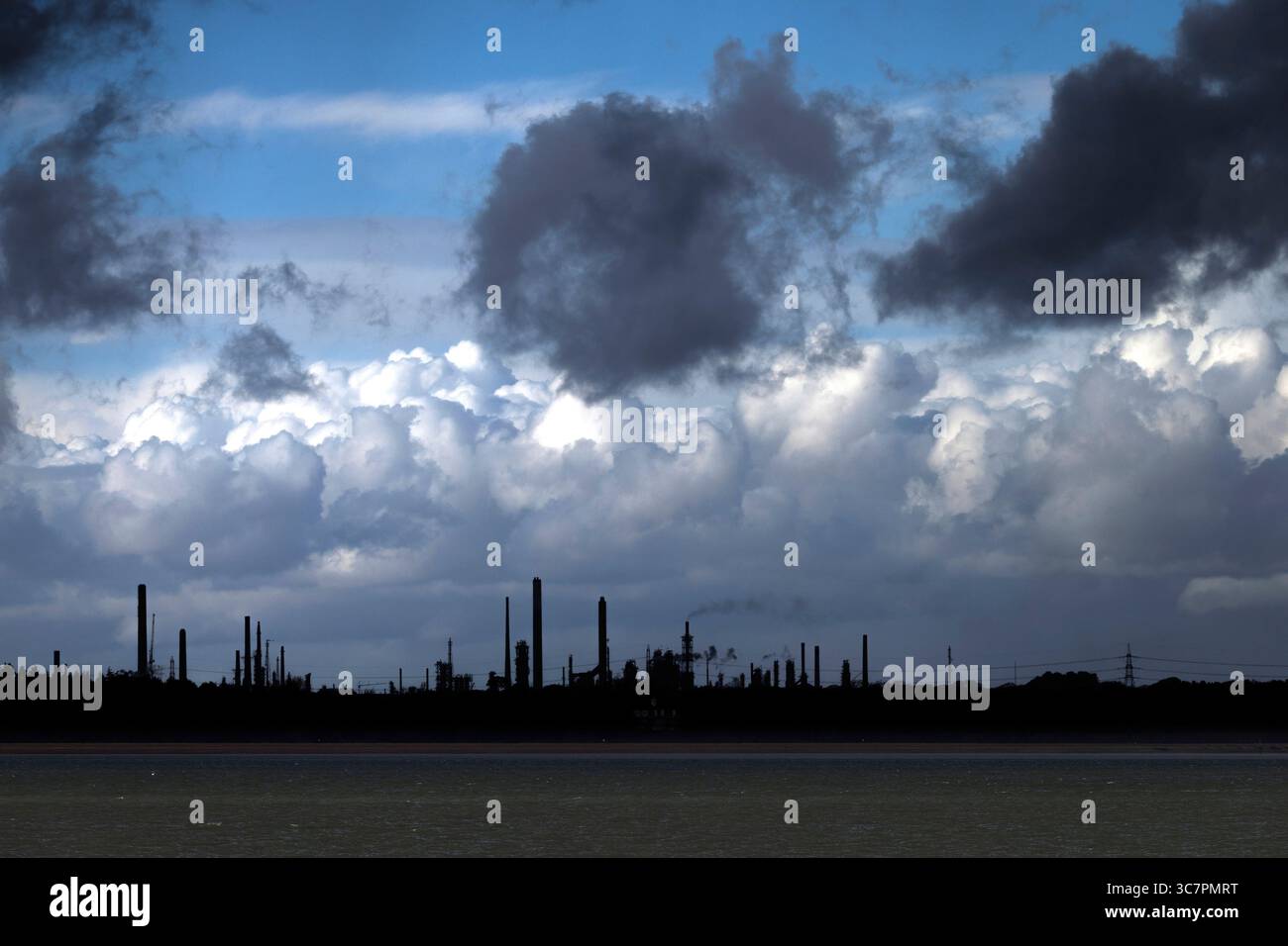 Petrolio, raffineria, Fawley, Hampshire, Isola di Wight, il Solent, Foto Stock