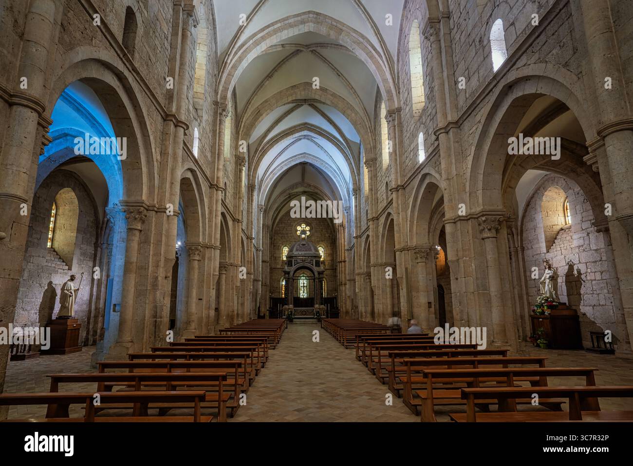 L'architettura gotica all'interno dell'abbazia di Casamari. Storico monastero cistercense italiano risalente al 1203. Veroli, Frosinone, Lazio, Italia, Europa Foto Stock