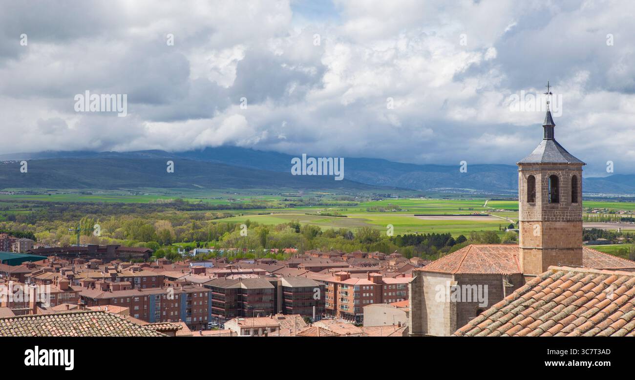 Chiesa parrocchiale di Santiago, situata nella periferia meridionale di Ávila, Spagna Foto Stock