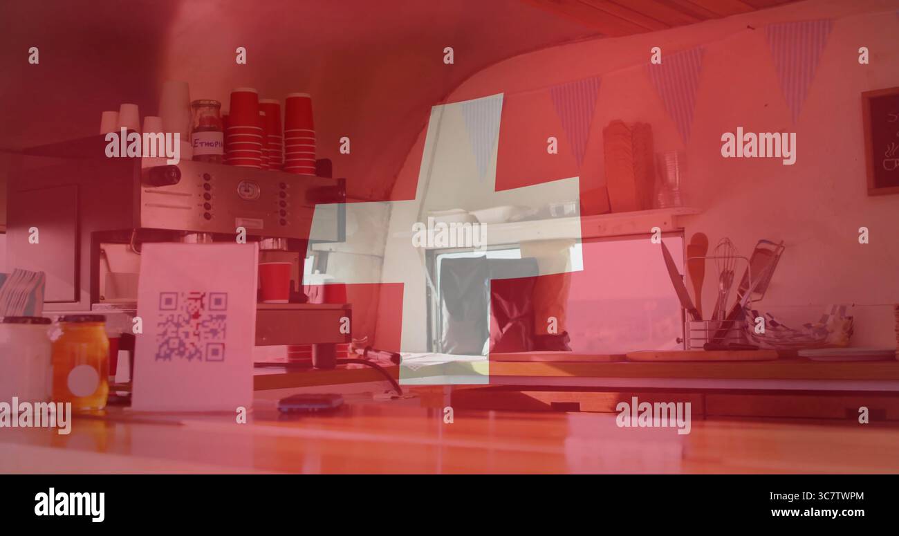 Espositore del bancone del caffè con macchina espresso e tazze rosse presso il chiosco pop-up, con cartello con codice QR Foto Stock