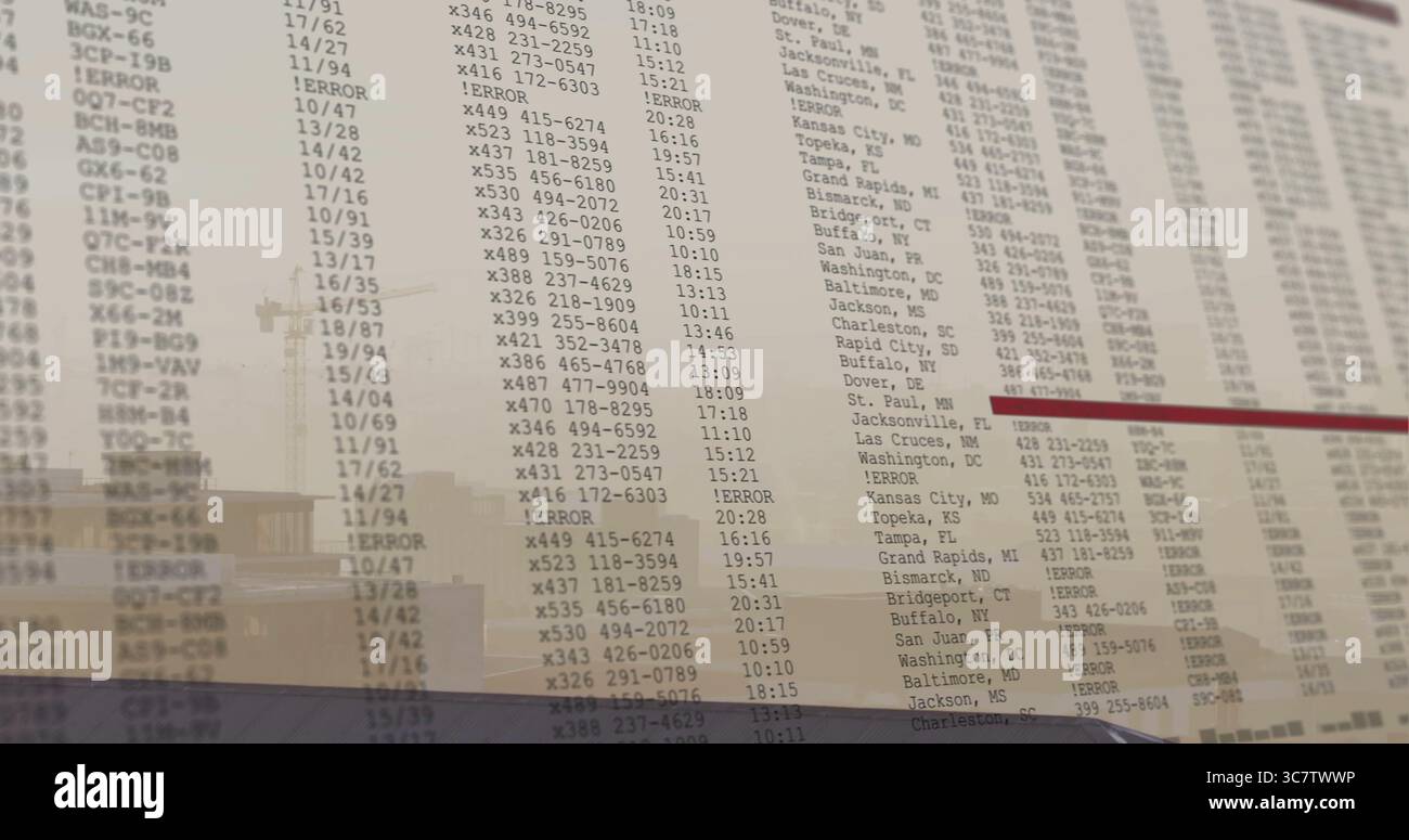 Mostra il bordo di volo che mostra codici e orari su un pannello di vetro all'aeroporto, con riflessi dell'edificio Foto Stock